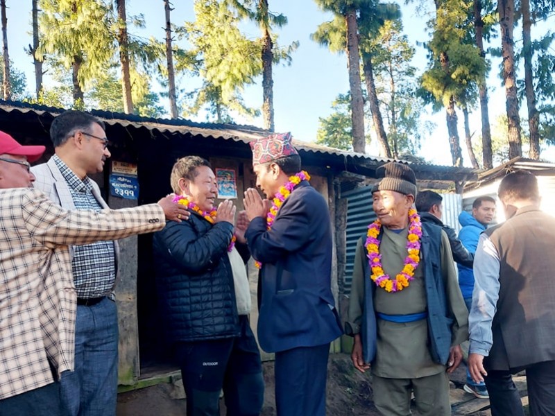 घरदैलो कार्यक्रममा व्यस्त छन् उम्मेद्धवारहरु