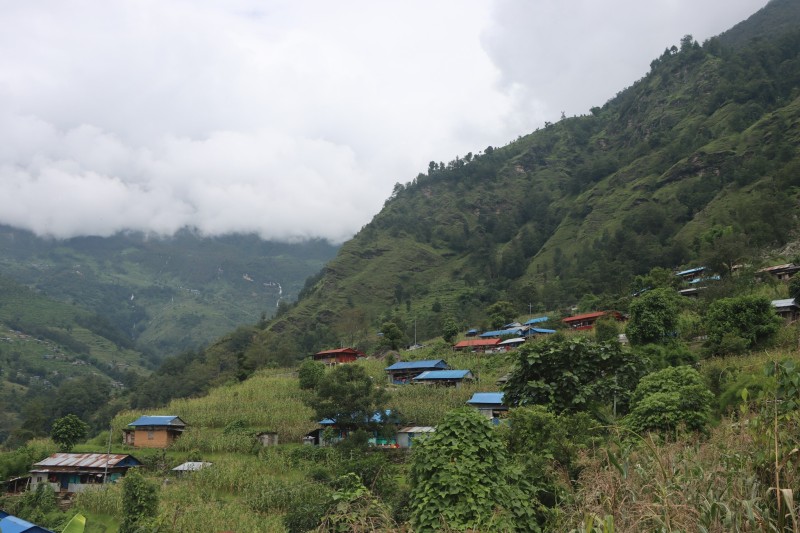 ५० रुपैयाँ महशुल तिर्न ८ सय गाडीभाडा तिर्दै