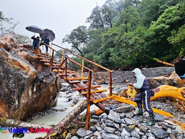 रोल्वालिङ क्षेत्रमा वैकल्पिक पदमार्ग निर्माण