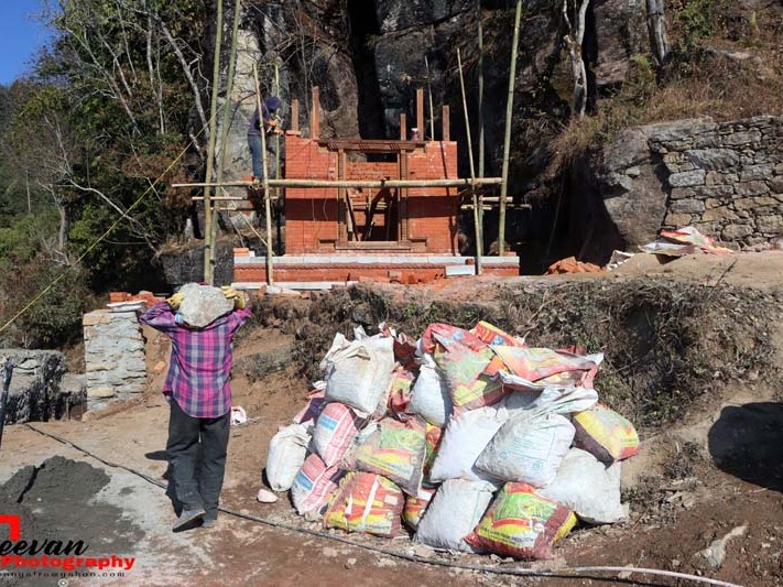 पैदलमार्ग निर्माण गर्दै तामाकोशी गाउँपालिका