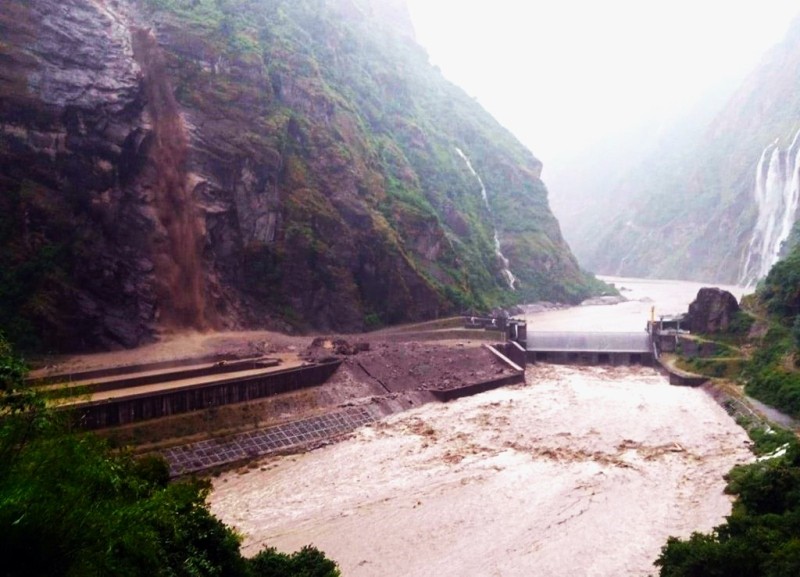 पहिरोमा परी माथिल्लो तामाकोशी जलविद्युत आयोजनामा चार जना अझैं सम्पर्कबिहिन 